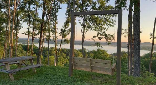 דנדרידג' Cozy Cove Retreat W Lake View Hot Tub Firepit מראה חיצוני תמונה